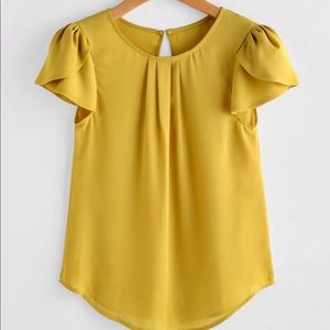 Clearance! Pleated Petal Sleeve Blouse New 🌵